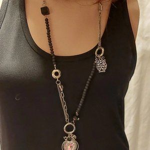 Friends, ladies, necklace gifts.